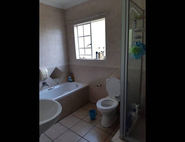 3 BEDROOM SECTIONAL TITLE TO LET IN OLIVEDALE